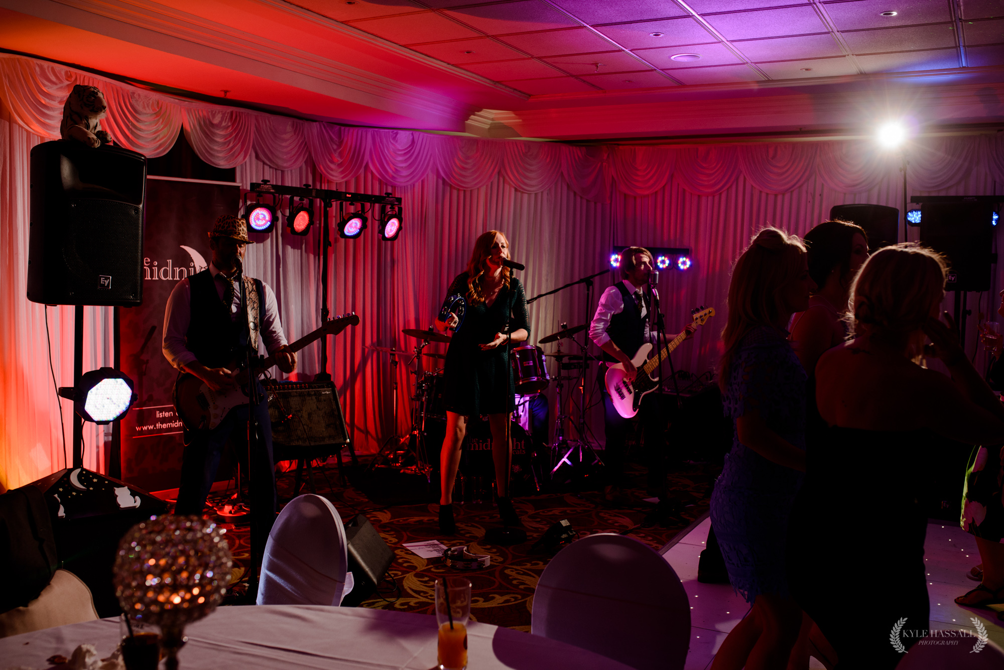 Manchester_wedding_band band singing at a wedding